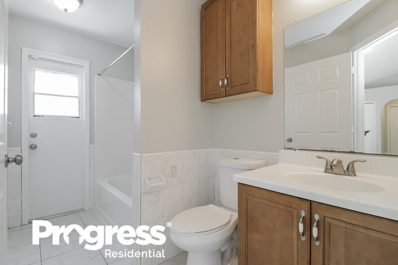 2,005/Mo, 2312 Angel Rd SE Palm Bay, FL 32909 Bathroom View 2