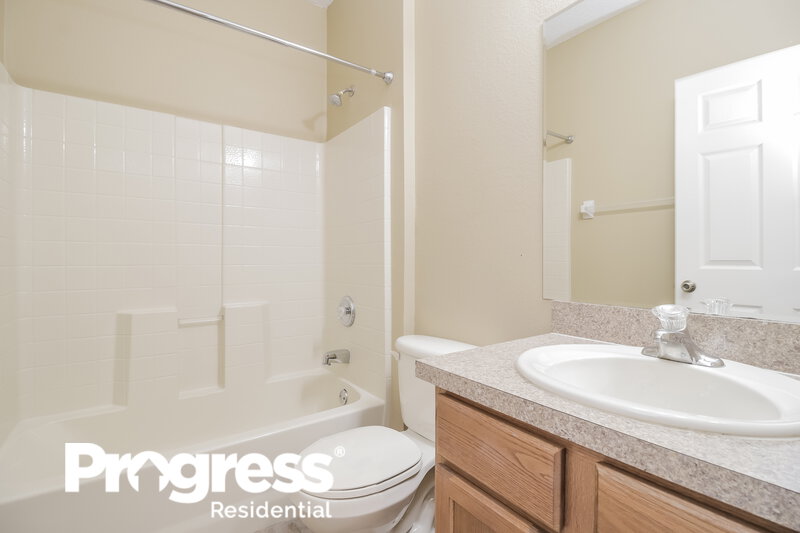 2,005/Mo, 3917 Mt Carmel Ln Melbourne, FL 32901 Bathroom View