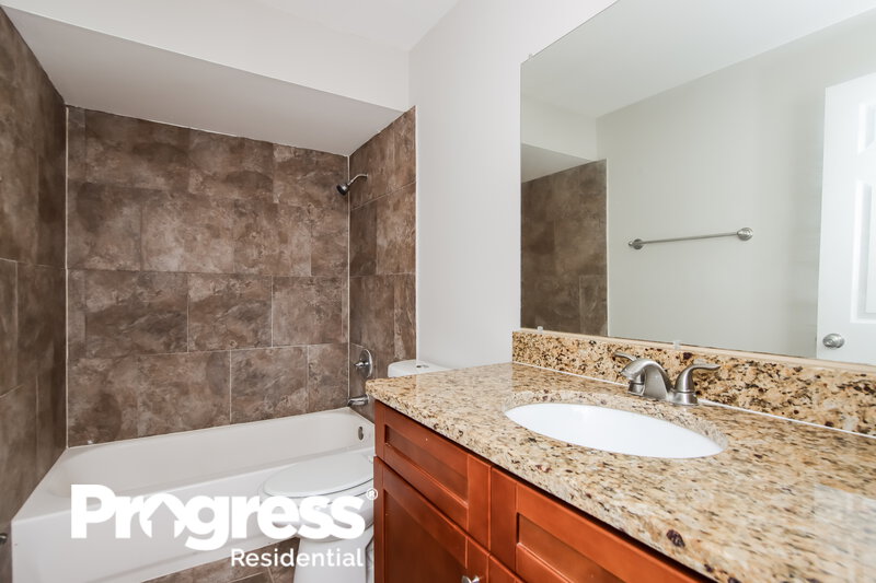 3,070/Mo, 225 Bayhead Dr Melbourne, FL 32940 Main Bathroom View