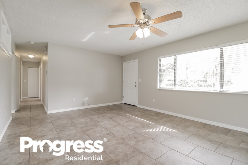 1,635/Mo, 806 Cochran Rd SE Palm Bay, FL 32909 Living Room View 4