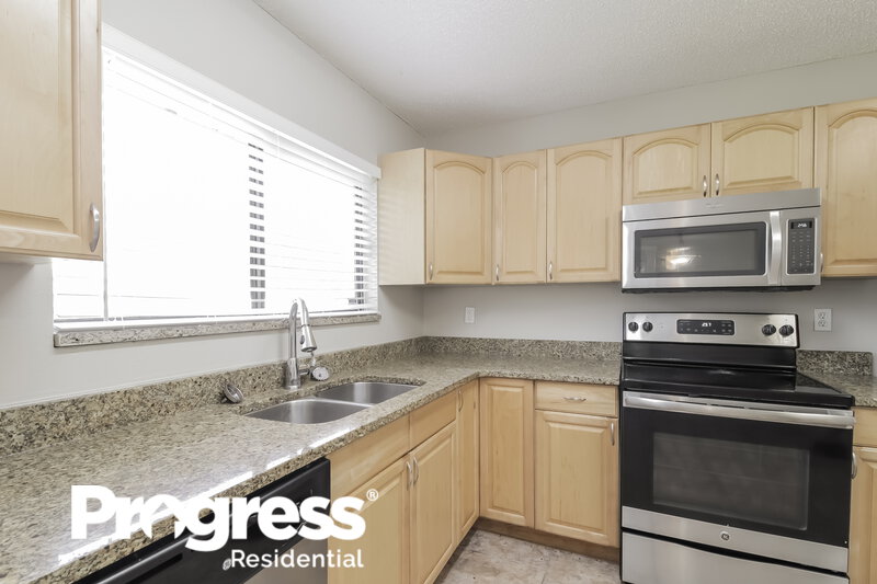 1,635/Mo, 806 Cochran Rd SE Palm Bay, FL 32909 Kitchen View 2