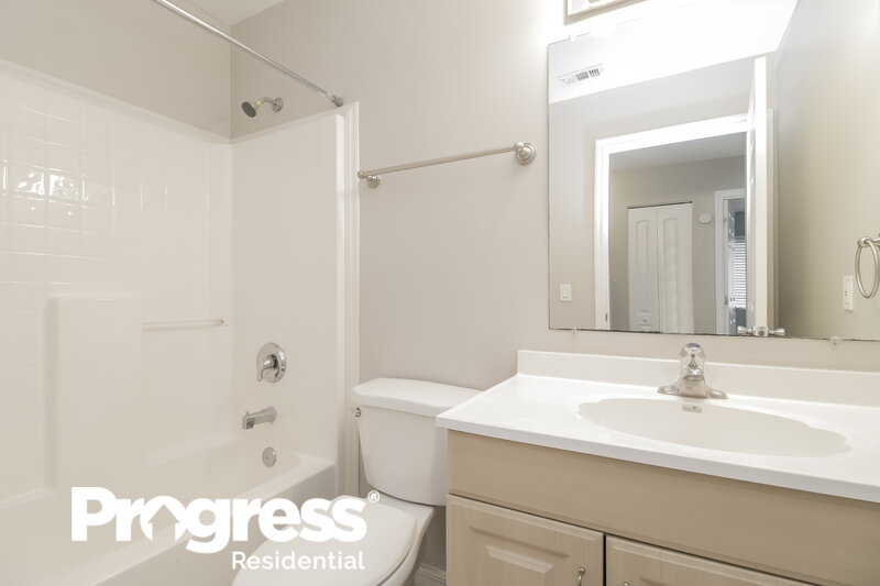 1,635/Mo, 806 Cochran Rd SE Palm Bay, FL 32909 Bathroom View