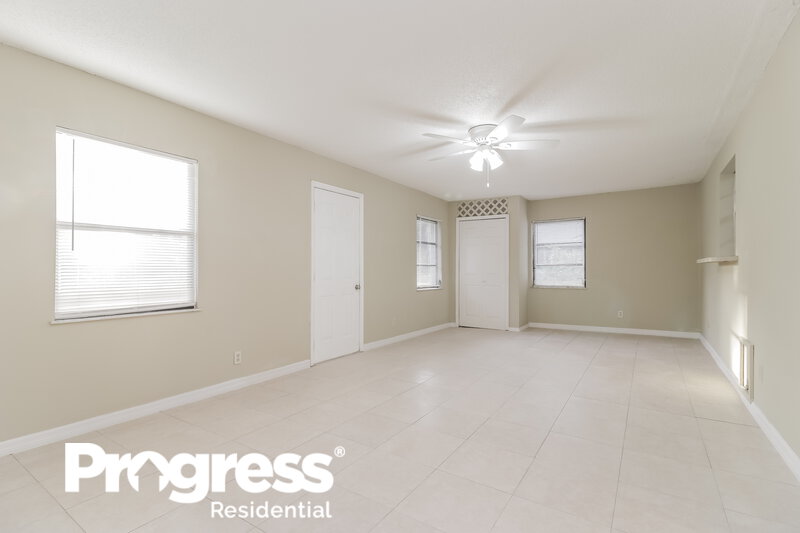 2,345/Mo, 540 NE California Avenue Palm Bay, FL 32907 Living Room View 2