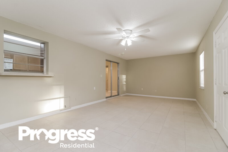 2,345/Mo, 540 NE California Avenue Palm Bay, FL 32907 Living Room View 3