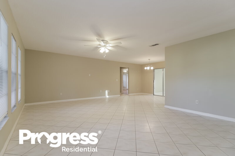 2,345/Mo, 540 NE California Avenue Palm Bay, FL 32907 Living Room View 5