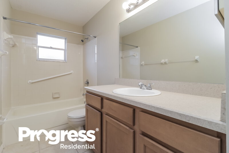 2,345/Mo, 540 NE California Avenue Palm Bay, FL 32907 Master Bedroom View 3