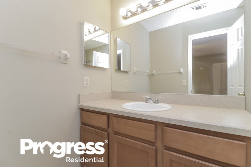 2,345/Mo, 540 NE California Avenue Palm Bay, FL 32907 Bathroom View