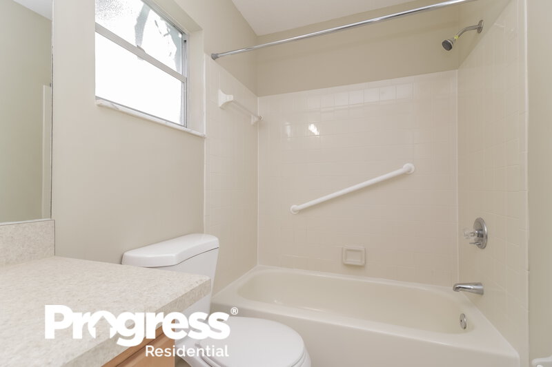 2,345/Mo, 540 NE California Avenue Palm Bay, FL 32907 Bathroom View 2