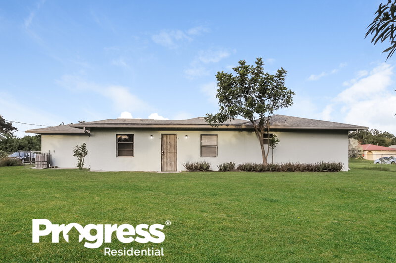 2,345/Mo, 540 NE California Avenue Palm Bay, FL 32907 Rear View