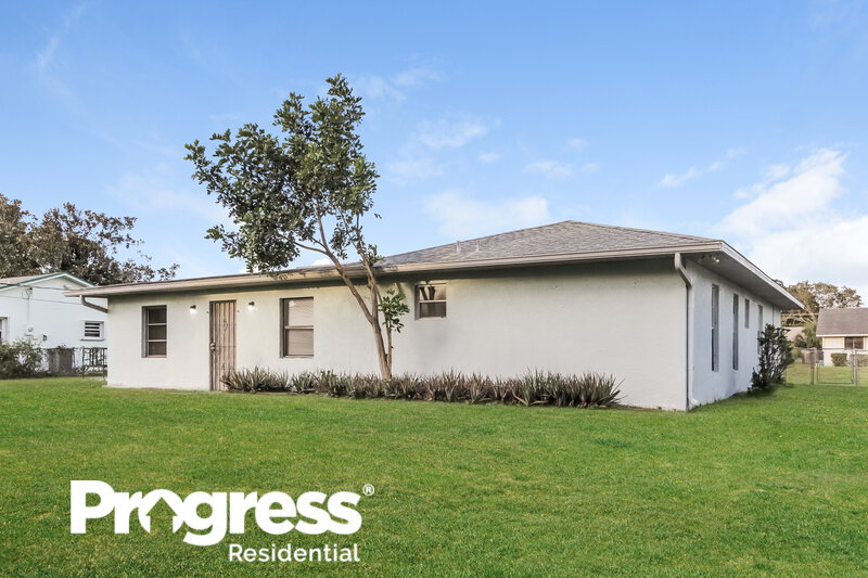 2,345/Mo, 540 NE California Avenue Palm Bay, FL 32907 Rear View 2