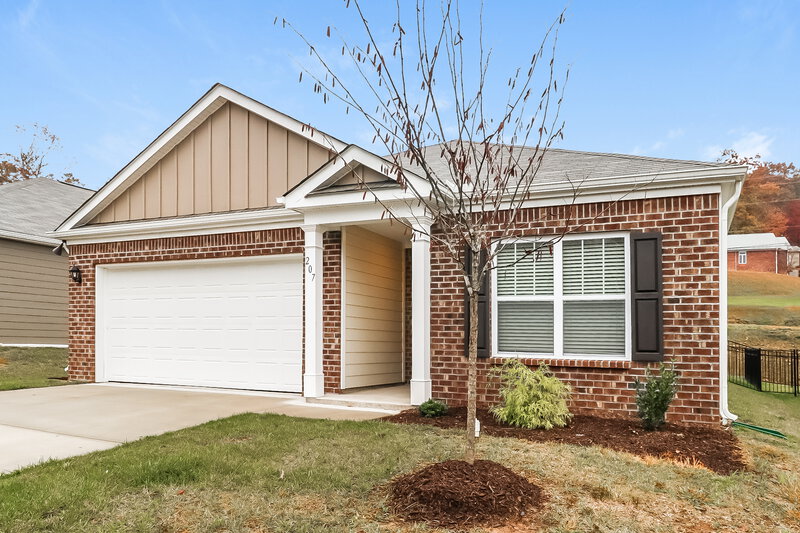 2,830/Mo, 207 Broomsedge St Fairview, NC 28730 Front View