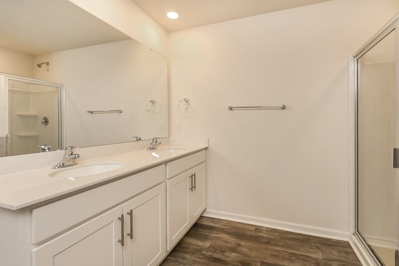 2,830/Mo, 207 Broomsedge St Fairview, NC 28730 Main Bathroom View