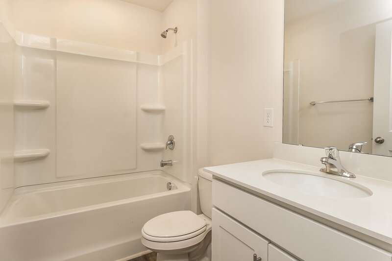 2,830/Mo, 207 Broomsedge St Fairview, NC 28730 Bathroom View