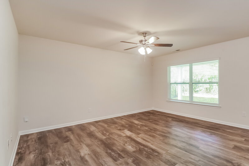 3,850/Mo, 123 Switchgrass Loop Fairview, NC 28730 Living Room View