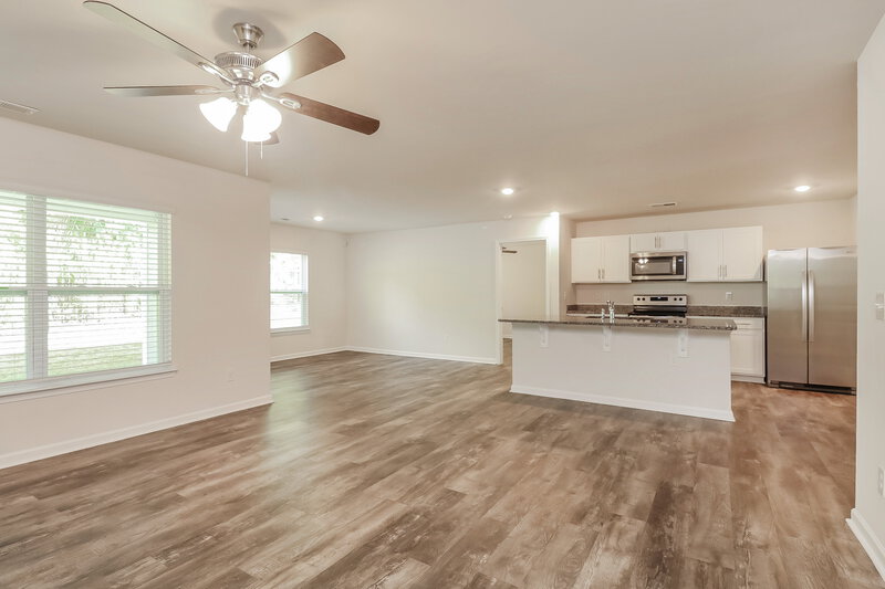 3,850/Mo, 123 Switchgrass Loop Fairview, NC 28730 Living Room View 2