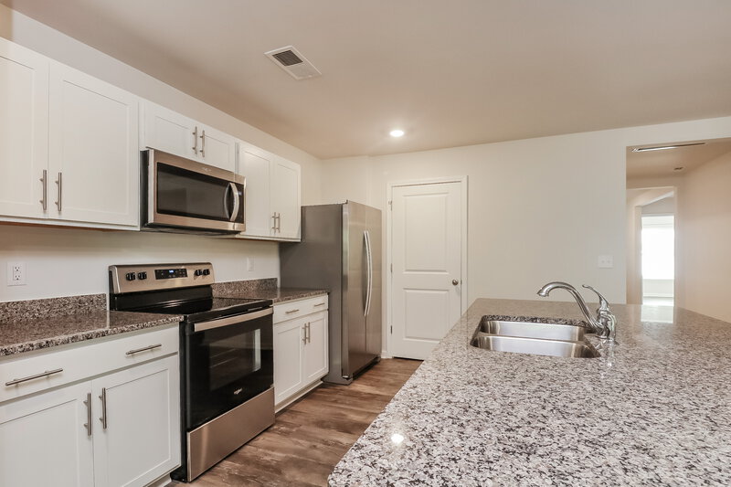 3,850/Mo, 123 Switchgrass Loop Fairview, NC 28730 Kitchen View 2