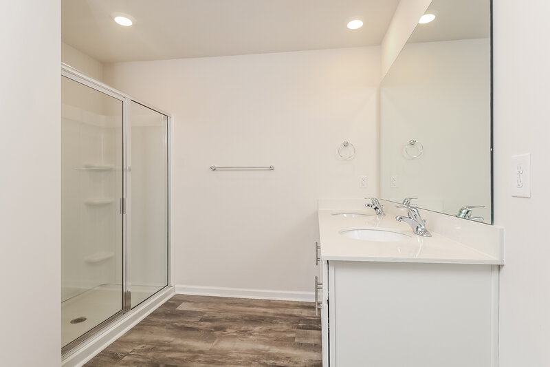 3,850/Mo, 123 Switchgrass Loop Fairview, NC 28730 Main Bathroom View