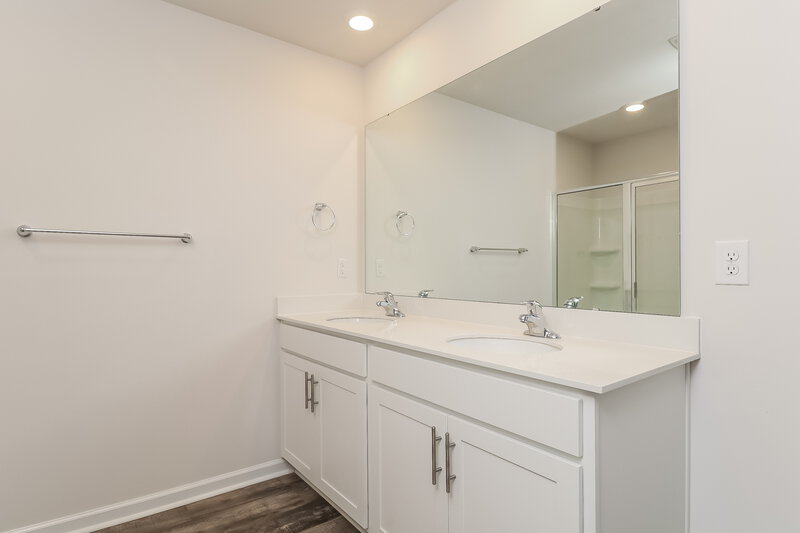 3,850/Mo, 123 Switchgrass Loop Fairview, NC 28730 Main Bathroom View 2