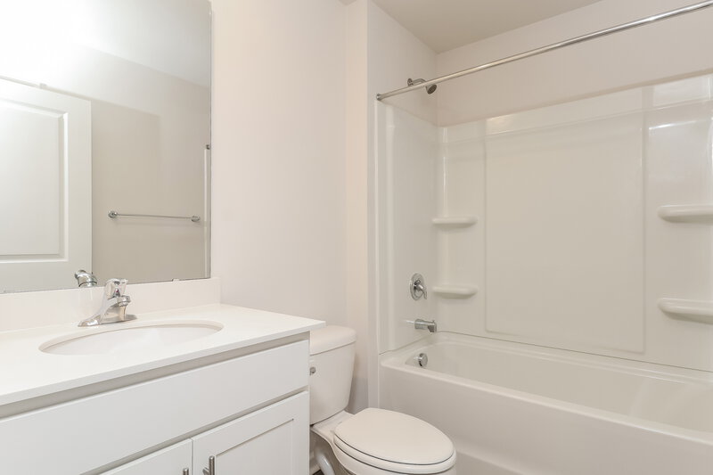 3,850/Mo, 123 Switchgrass Loop Fairview, NC 28730 Bathroom View