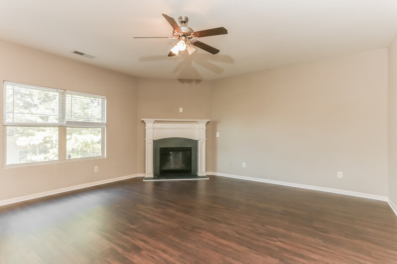 2,165/Mo, 3512 Sandy Bank Dr Auburn, GA 30011 Living Room View