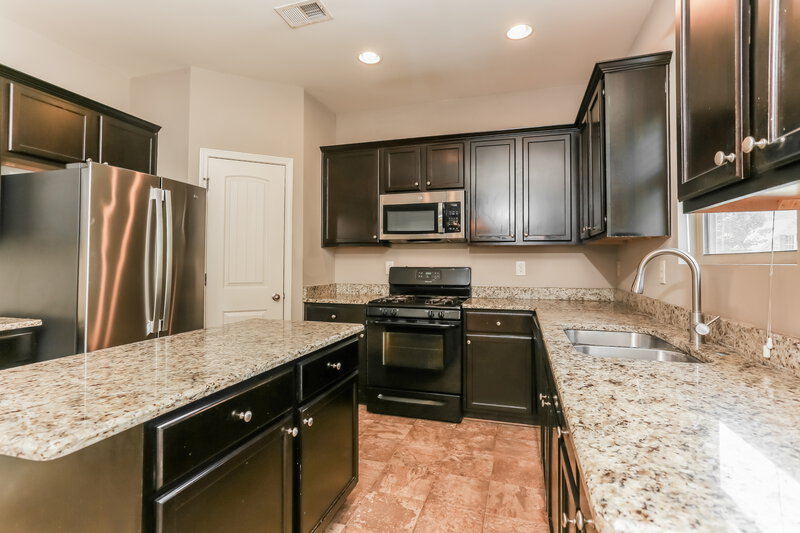 2,165/Mo, 3512 Sandy Bank Dr Auburn, GA 30011 Kitchen View 2