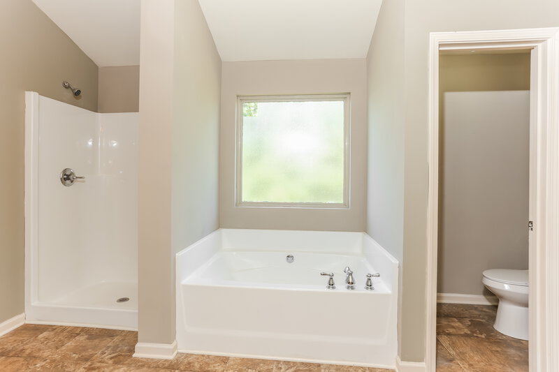 2,165/Mo, 3512 Sandy Bank Dr Auburn, GA 30011 Main Bathroom View
