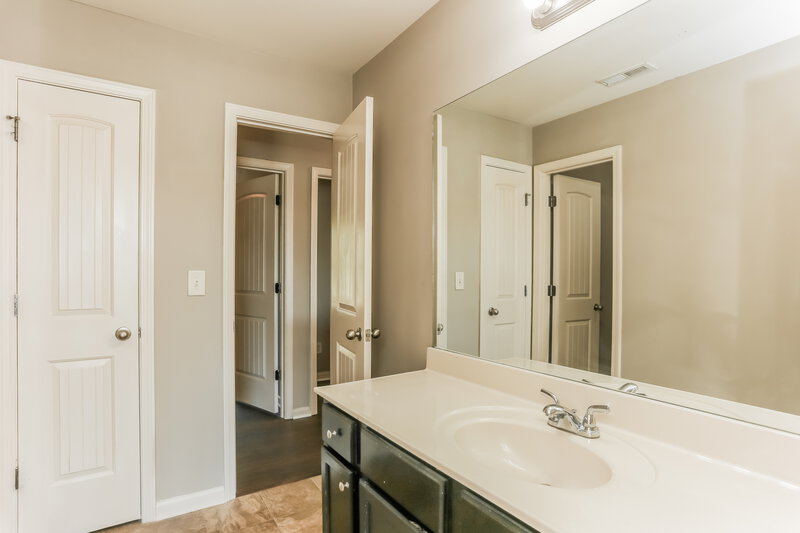 2,165/Mo, 3512 Sandy Bank Dr Auburn, GA 30011 Bathroom View