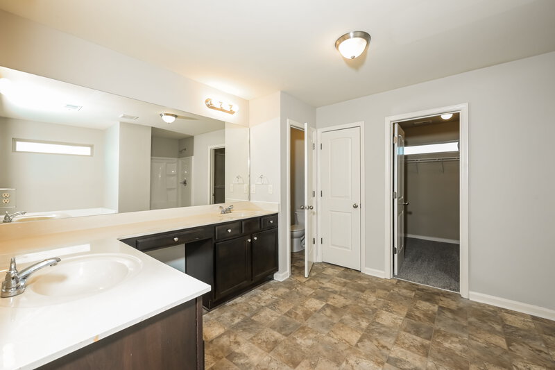 2,020/Mo, 3578 Rock Elm Ct Auburn, GA 30011 Main Bathroom View