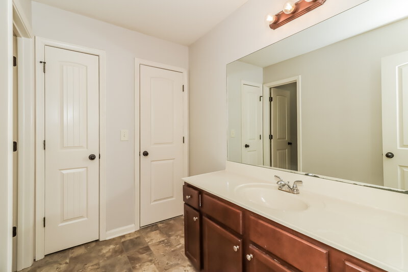 1,965/Mo, 909 Walking Stick Trl Auburn, GA 30011 Bathroom View
