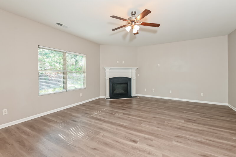 2,220/Mo, 929 Walking Stick Trl Auburn, GA 30011 Living Room View