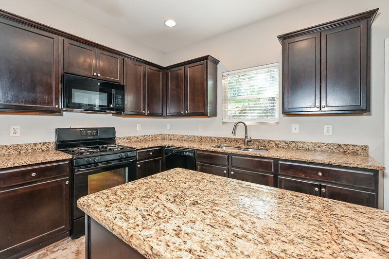 2,220/Mo, 929 Walking Stick Trl Auburn, GA 30011 Kitchen View