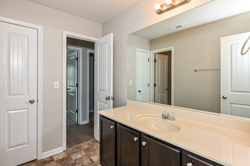 2,220/Mo, 929 Walking Stick Trl Auburn, GA 30011 Bathroom View