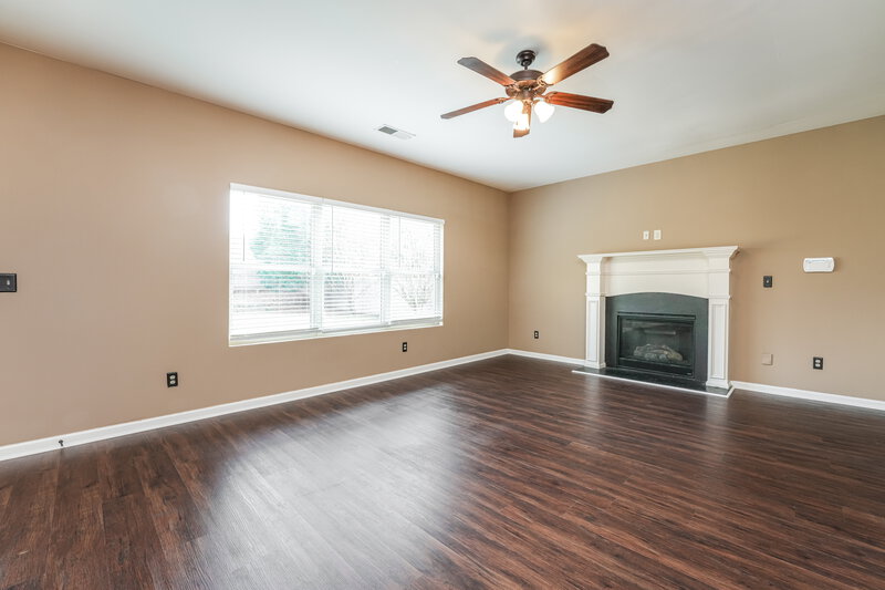 2,180/Mo, 981 Rock Elm Dr Auburn, GA 30011 Living Room View