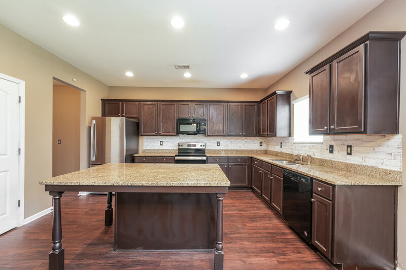 2,180/Mo, 981 Rock Elm Dr Auburn, GA 30011 Kitchen View 2
