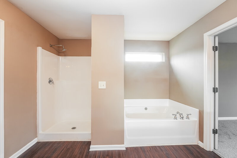 2,180/Mo, 981 Rock Elm Dr Auburn, GA 30011 Main Bathroom View