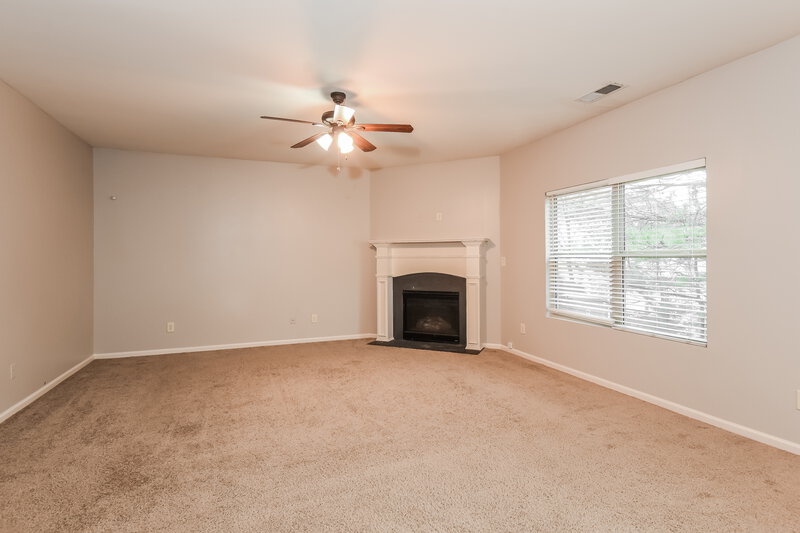 2,155/Mo, 990 Rock Elm Dr Auburn, GA 30011 Living Room View 3