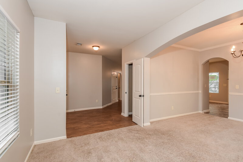 2,155/Mo, 990 Rock Elm Dr Auburn, GA 30011 Sitting Room View