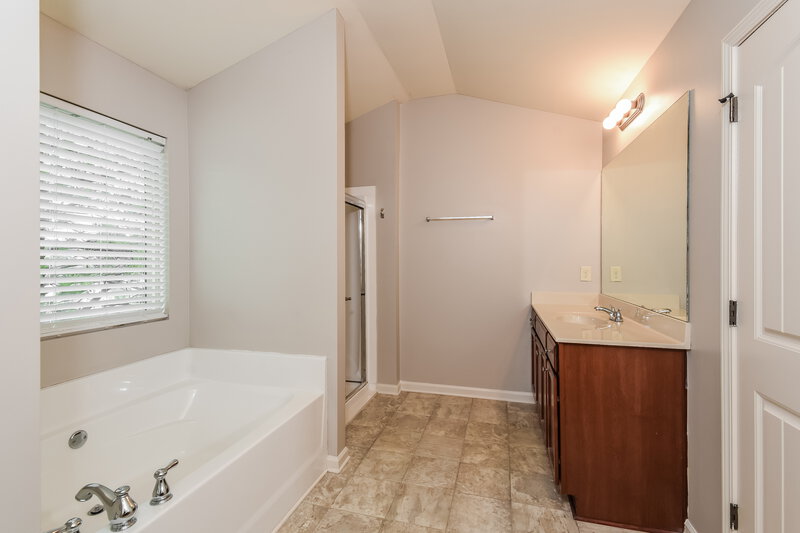 2,155/Mo, 990 Rock Elm Dr Auburn, GA 30011 Main Bathroom View