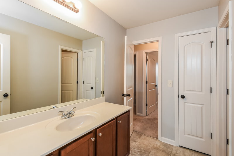 2,155/Mo, 990 Rock Elm Dr Auburn, GA 30011 Bathroom View