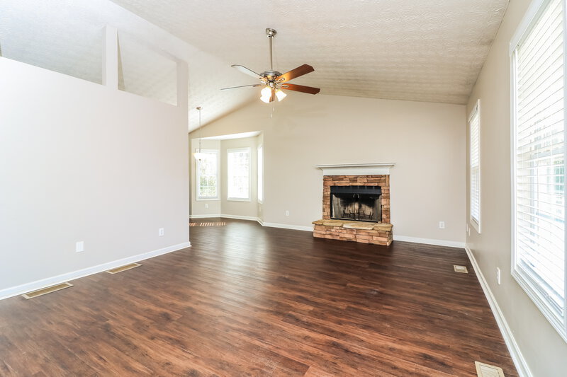 2,380/Mo, 36 Dewey Dr Adairsville, GA 30103 Living Room View
