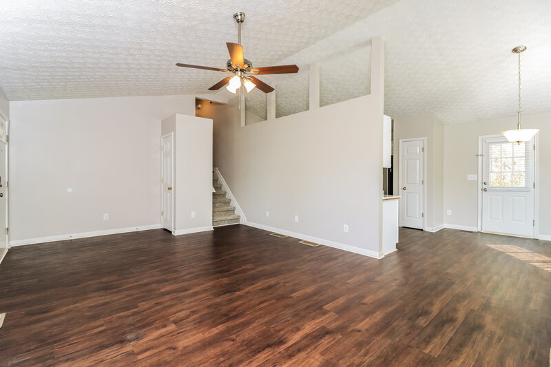 2,380/Mo, 36 Dewey Dr Adairsville, GA 30103 Living Room View 2