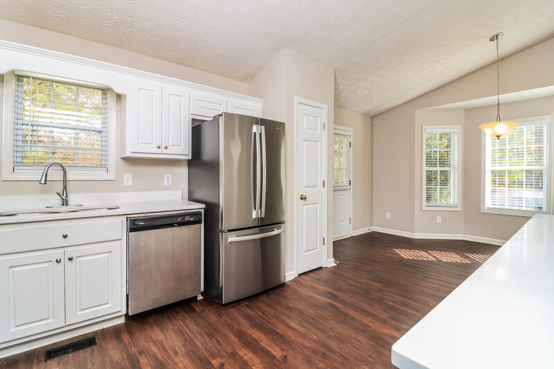 2,380/Mo, 36 Dewey Dr Adairsville, GA 30103 Kitchen View