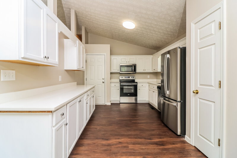 2,380/Mo, 36 Dewey Dr Adairsville, GA 30103 Kitchen View 2