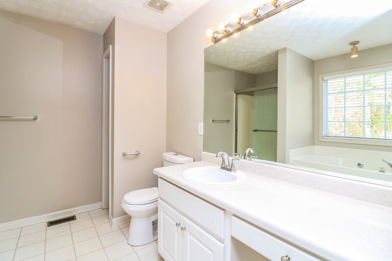 2,380/Mo, 36 Dewey Dr Adairsville, GA 30103 Main Bathroom View