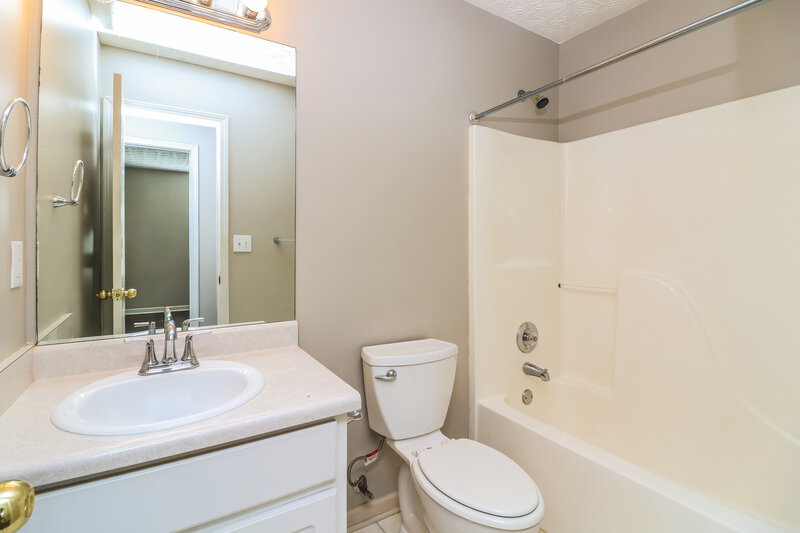 2,380/Mo, 36 Dewey Dr Adairsville, GA 30103 Main Bathroom View 2