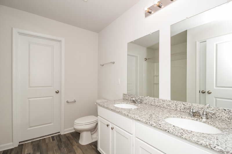 2,055/Mo, 188 Fields Xing Dallas, GA 30132 Main Bathroom View