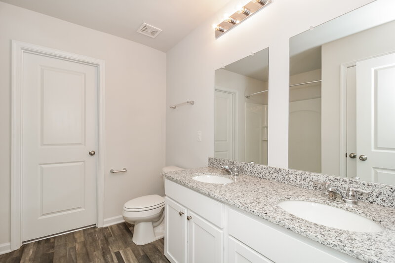2,055/Mo, 222 Fields Xing Dallas, GA 30132 Main Bathroom View