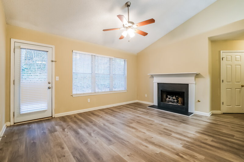 1,850/Mo, 2419 Serenity Way NW Acworth, GA 30101 Living Room View