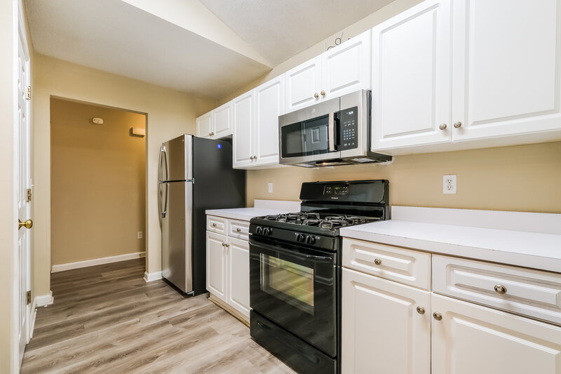 1,850/Mo, 2419 Serenity Way NW Acworth, GA 30101 Kitchen View 2