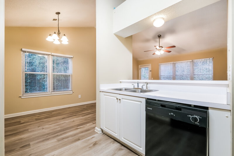 1,850/Mo, 2419 Serenity Way NW Acworth, GA 30101 Kitchen View 3